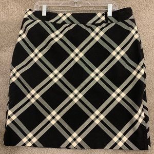 Talbots cream and black skirt with belt loops.